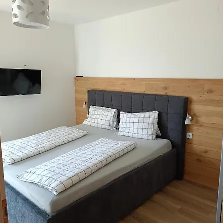 بيت ضيافة Fruehstueckspension Lemberger Dellach im Drautal